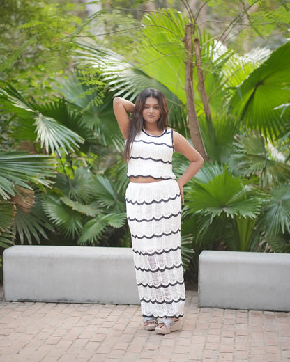 Scalloped Monochrome Lace Set