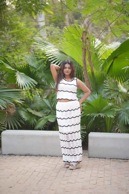 Scalloped Monochrome Lace Set